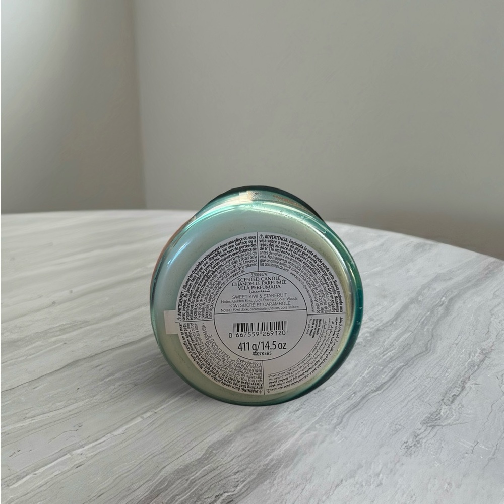 NEW Bath & Body Works Sweet Kiwi and Starfruit Scented Candle - Picture 2 of 2